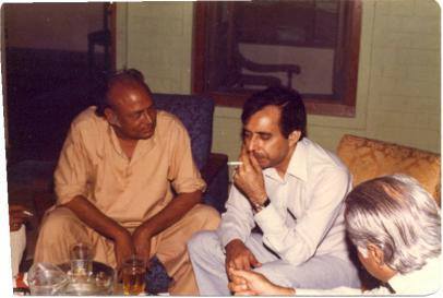 Habib Jalib and Khalid Hassan Enjoys Drink in Karachi in 1975